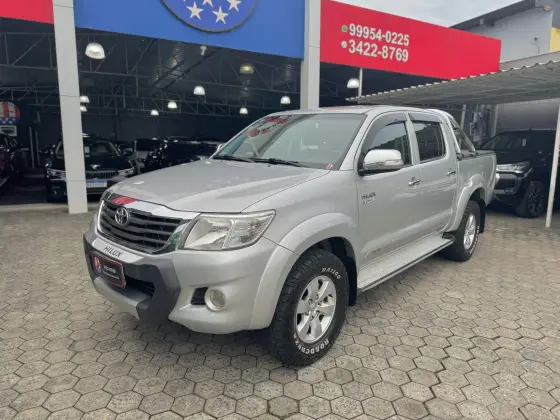 TOYOTA HILUX 2012