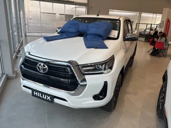 TOYOTA HILUX 2025