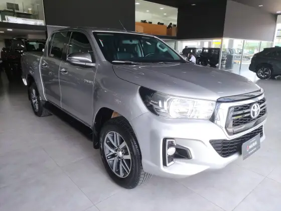 TOYOTA HILUX 2019