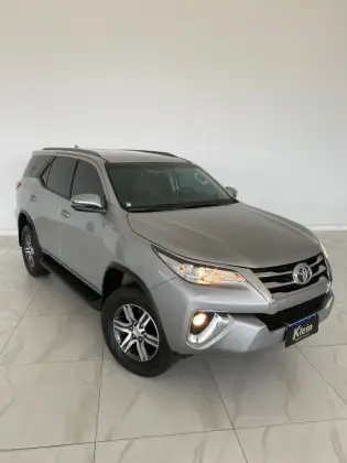 TOYOTA HILUX SW4 2019