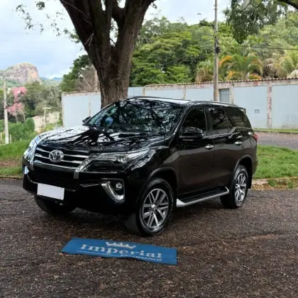 TOYOTA HILUX SW4 2020