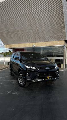 TOYOTA HILUX SW4 2023