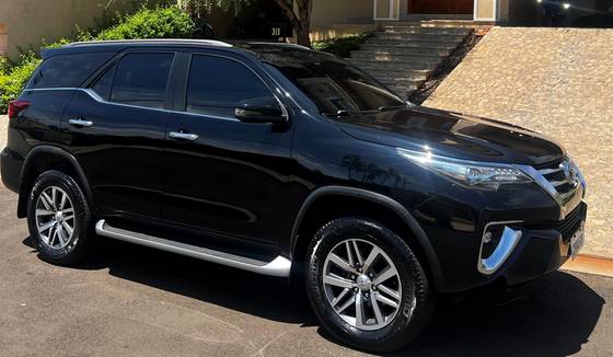 TOYOTA HILUX SW4 2019