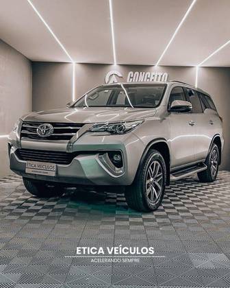 TOYOTA HILUX SW4 2019