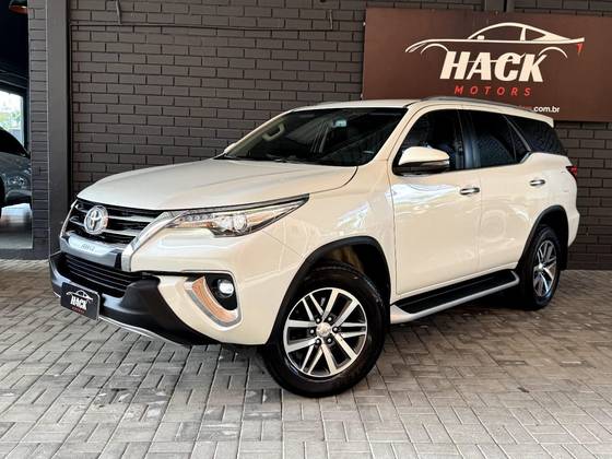 TOYOTA HILUX SW4 2019