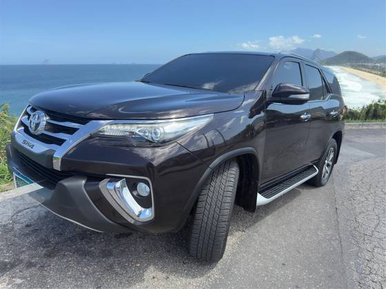 TOYOTA HILUX SW4 2017