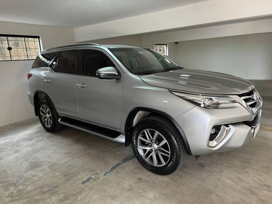 TOYOTA HILUX SW4 2019