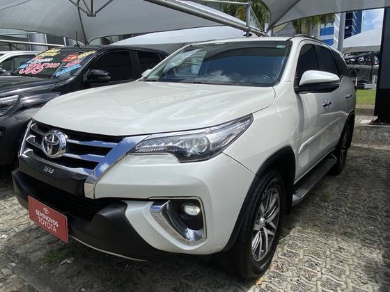 TOYOTA HILUX SW4 2019