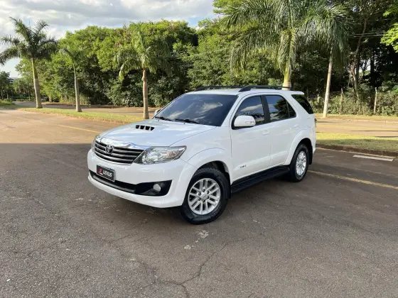 TOYOTA HILUX SW4 2014