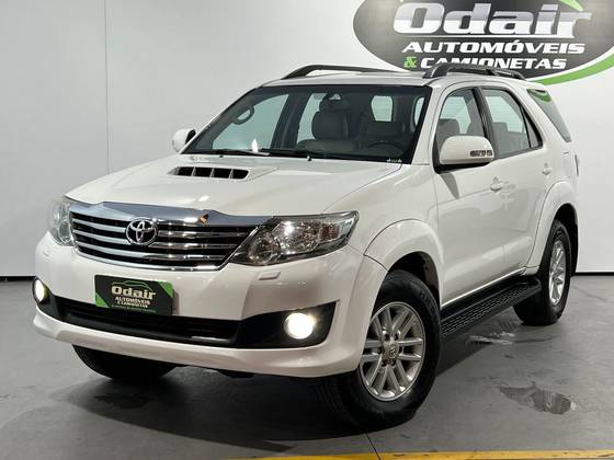 TOYOTA HILUX SW4 2012