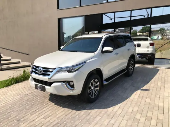 TOYOTA HILUX SW4 2017