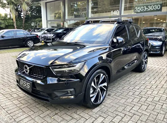 VOLVO XC40 2021