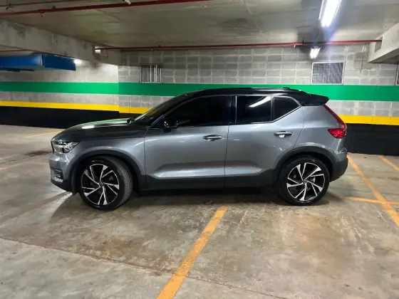 VOLVO XC40 2019