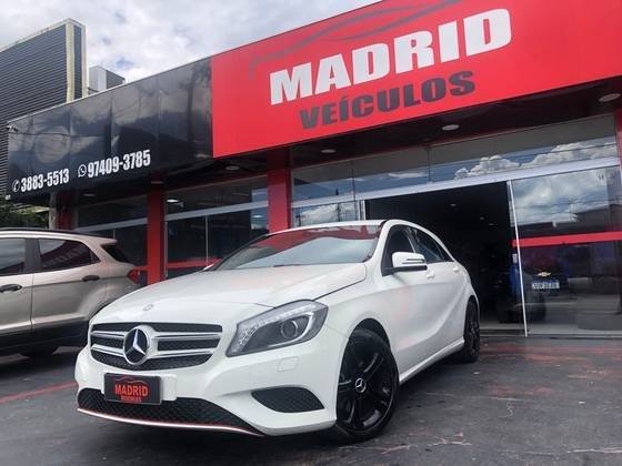 MERCEDES-BENZ A 200 2015