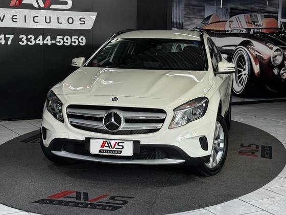MERCEDES-BENZ GLA 200 2016