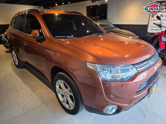 MITSUBISHI OUTLANDER 2015