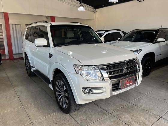 MITSUBISHI PAJERO FULL 2018