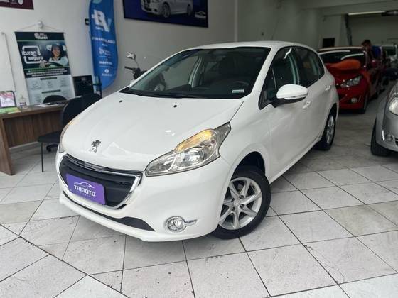 PEUGEOT 208 2015