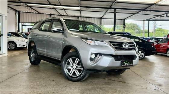 TOYOTA HILUX SW4 2017