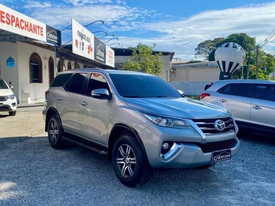 TOYOTA HILUX SW4 2017