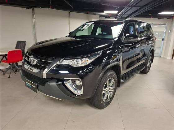 TOYOTA HILUX SW4 2019