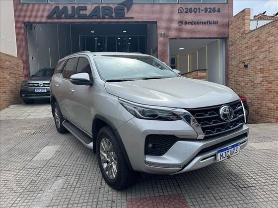 TOYOTA HILUX SW4 2024