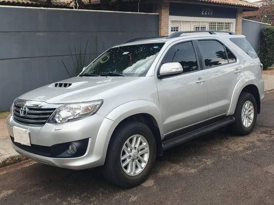 TOYOTA HILUX SW4 2015