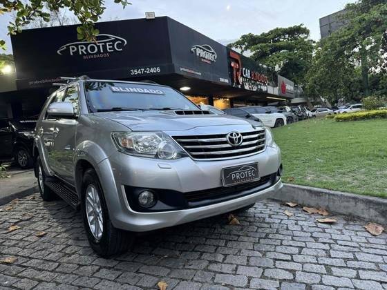 TOYOTA HILUX SW4 2013