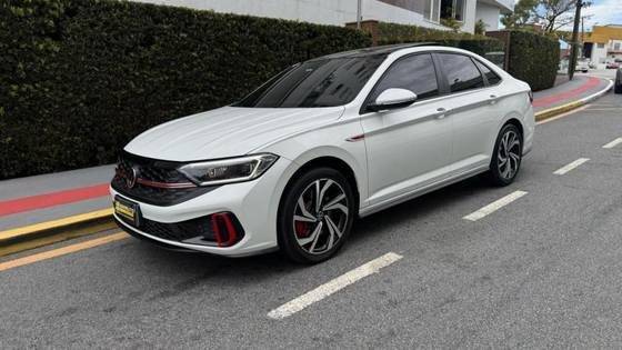 VOLKSWAGEN JETTA 2024