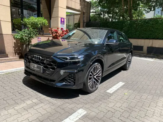 AUDI Q8 2025