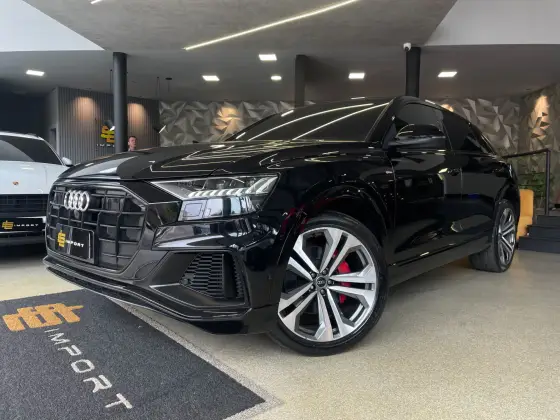 AUDI Q8 2022
