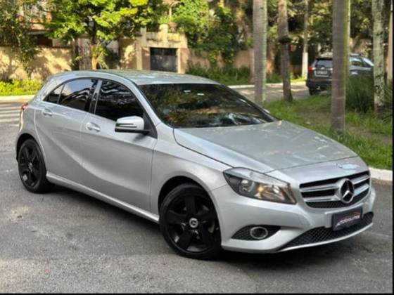 MERCEDES-BENZ A 200 2013
