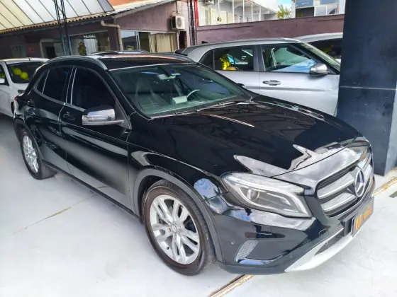MERCEDES-BENZ GLA 200 2015