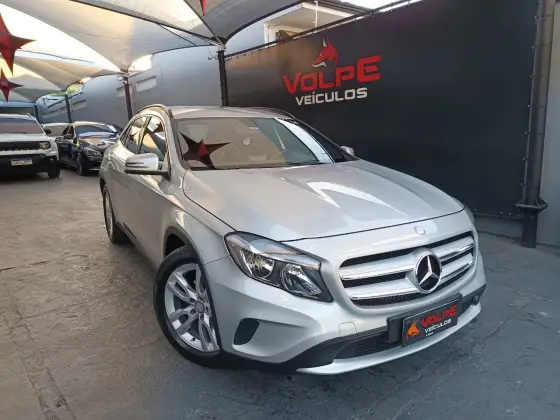 MERCEDES-BENZ GLA 200 2015