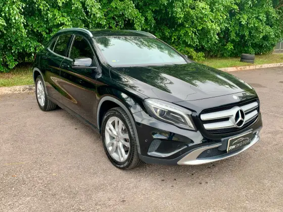 MERCEDES-BENZ GLA 200 2016