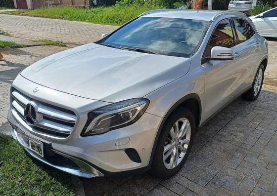 MERCEDES-BENZ GLA 200 2016