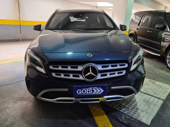 MERCEDES-BENZ GLA 200 2020