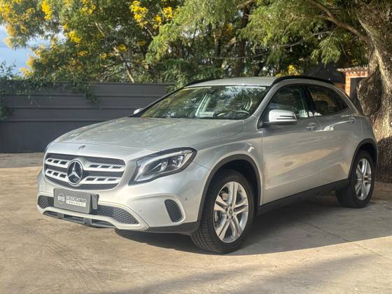 MERCEDES-BENZ GLA 200 2019