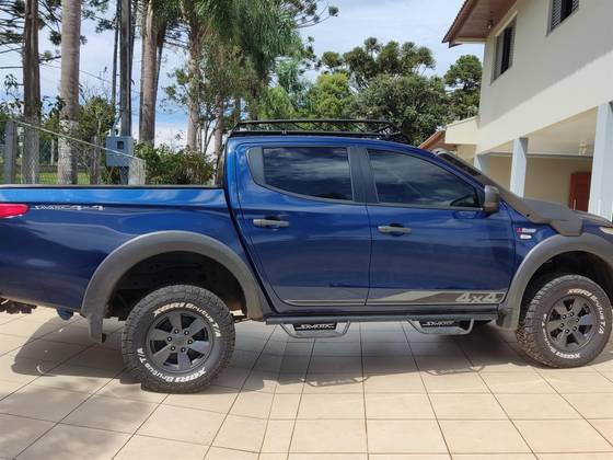 MITSUBISHI L200 TRITON 2023