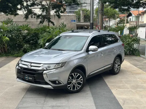 MITSUBISHI OUTLANDER 2017