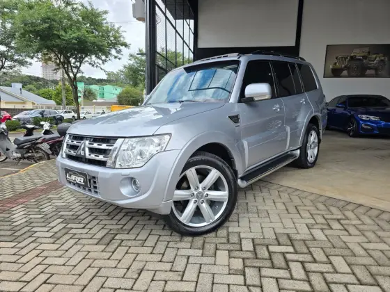 MITSUBISHI PAJERO FULL 2014