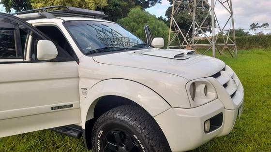 MITSUBISHI PAJERO SPORT 2011