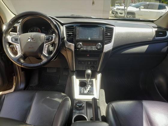 MITSUBISHI TRITON 2025