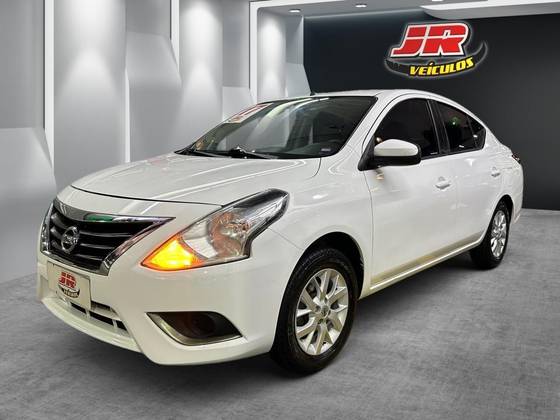 NISSAN VERSA 2017
