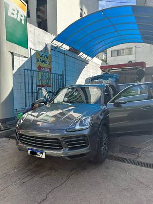 PORSCHE CAYENNE 2021
