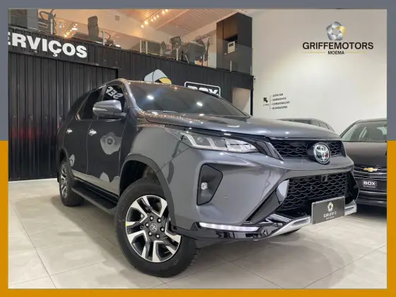 TOYOTA HILUX SW4 2025