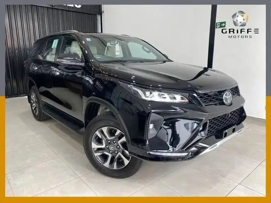 TOYOTA HILUX SW4 2025