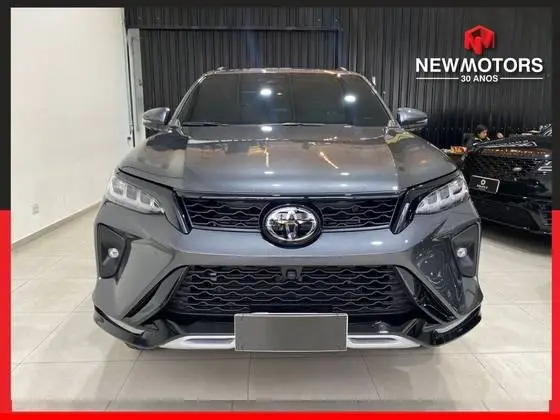 TOYOTA HILUX SW4 2025