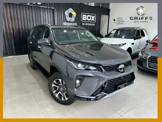 TOYOTA HILUX SW4 2025