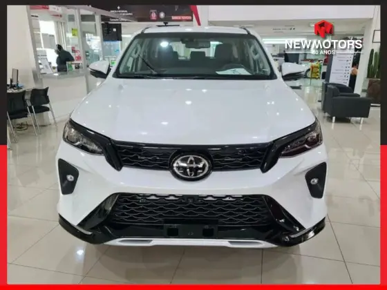 TOYOTA HILUX SW4 2025